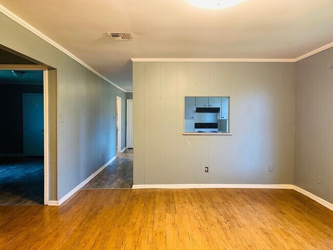 Building Photo - 440 Huval