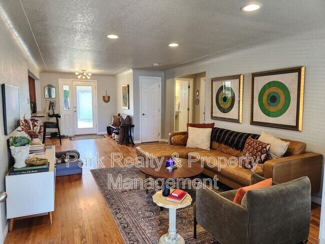 Foto del edificio - 5520 E Thrill Pl