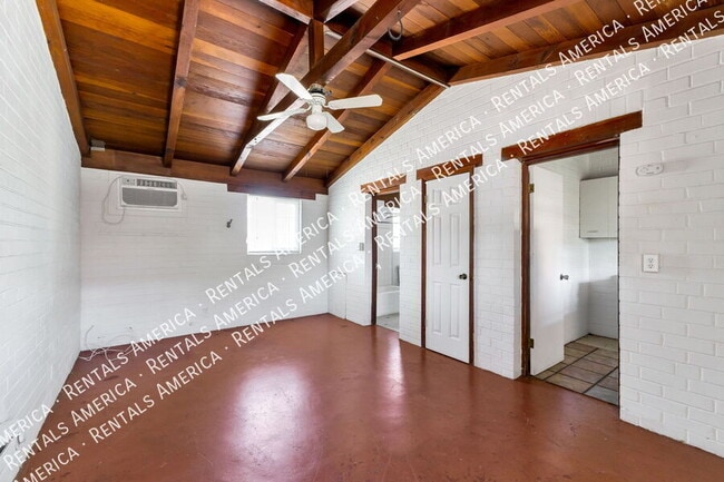 Building Photo - 947 N Alvernon Way
