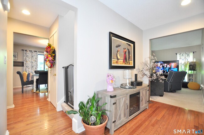 Foto del edificio - 16 Applewood Ln