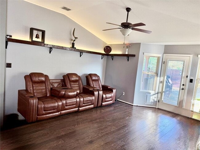 Building Photo - 2604 Garlic Creek Dr