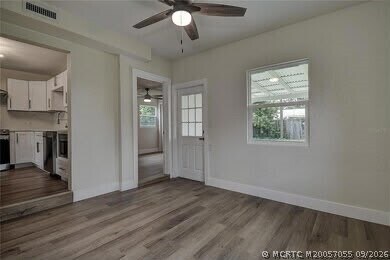 Foto del edificio - 4325 78th Ln N
