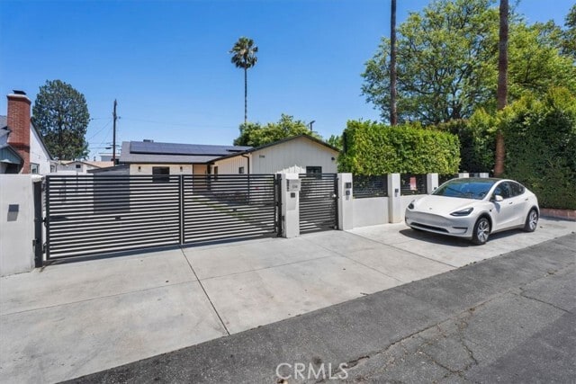 Building Photo - 5748 Vesper Ave