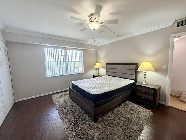 Foto del edificio - 3300 W Rolling Hills Cir