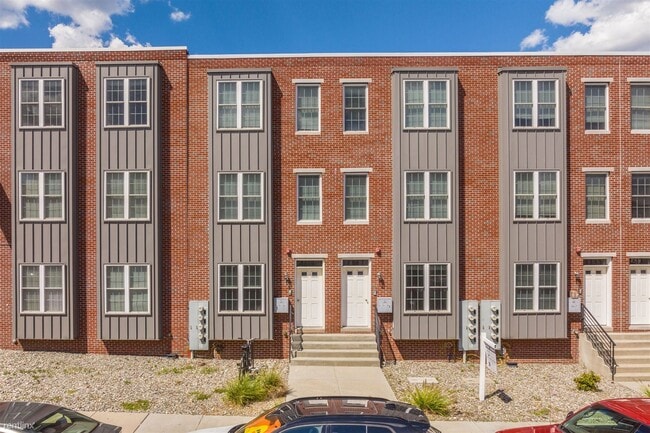 Building Photo - 2 br, 2 bath Triplex - 4614 Sansom St Unit 1