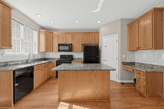 Building Photo - 7589 Great Swan Ct