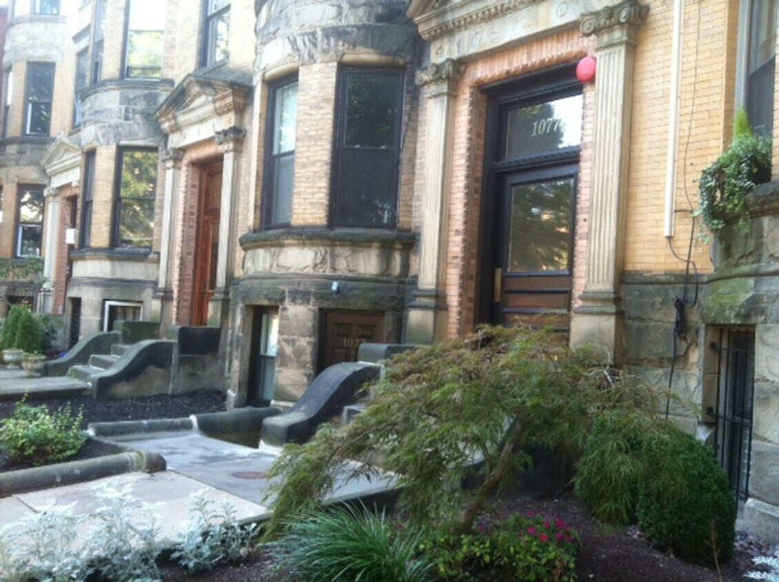 Foto del edificio - 1077 Beacon St