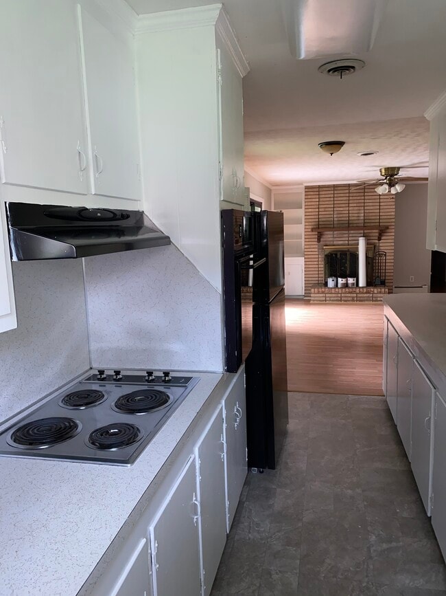 Building Photo - 134 Piedmont Dr