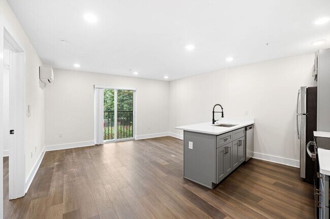 Foto del edificio - 7620 Ridge Ave