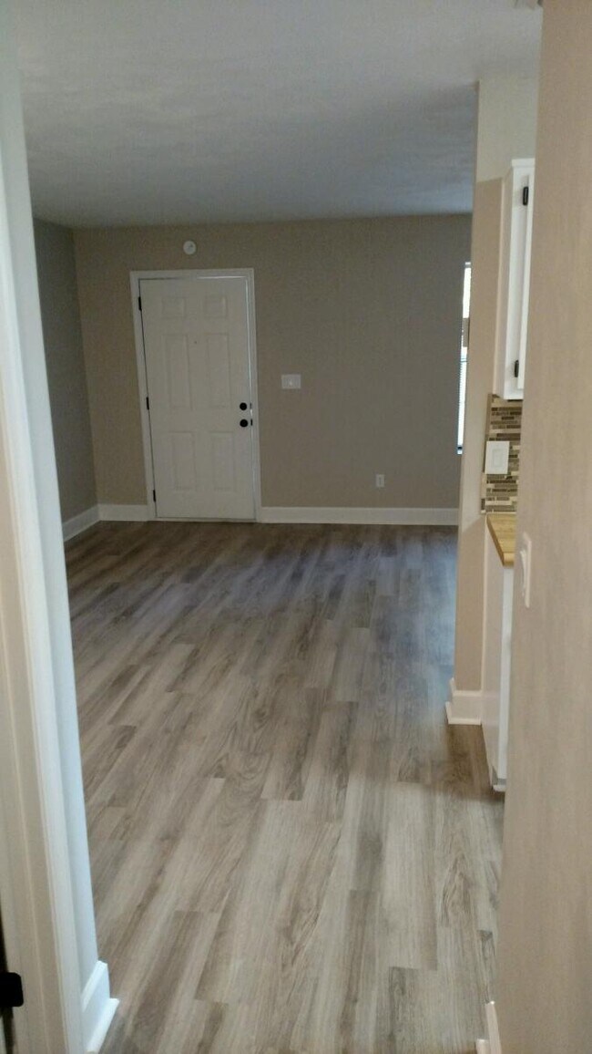Foto del edificio - 3053 Rain Valley Cir