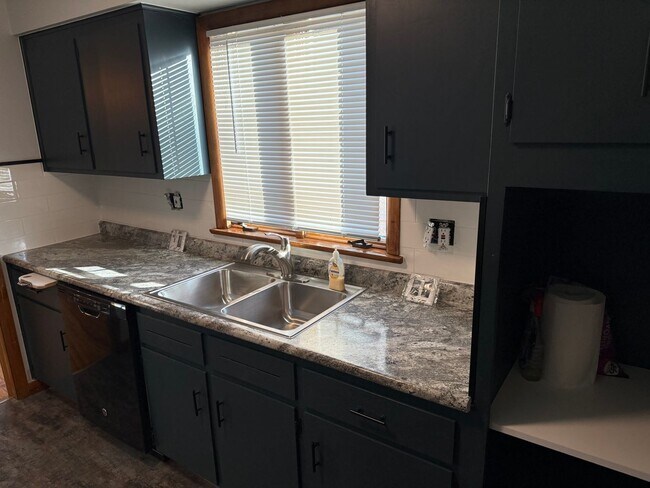 Foto del edificio - Gardiner Ave S. 223-225