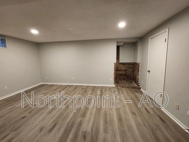 Building Photo - Charming 3-Bed, 2-Bath Home in Lees Summit with 2 Car Garage