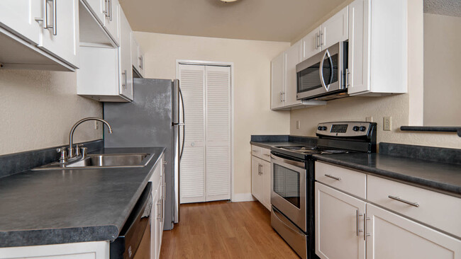 Kitchen with Stainless Steel Appliances - Verde