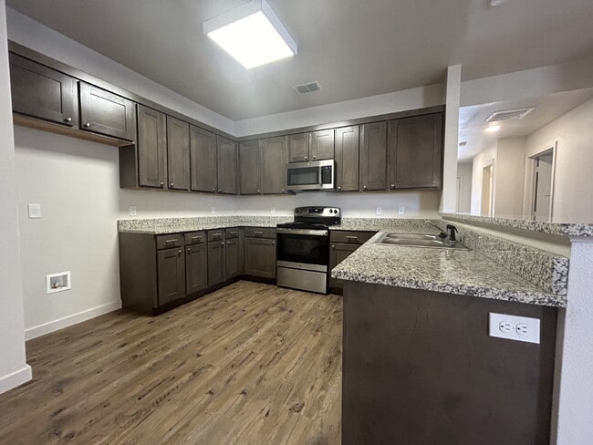 Foto del edificio - Beautiful Duplex Close to New Local Amenities