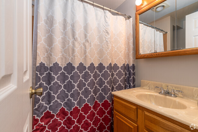 1 BR, 1 BA - 750SF - Bathroom - Jefferson Square