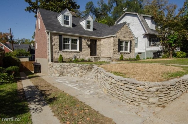 Building Photo - 4 br, 2 bath House - 1849 Yale Dr