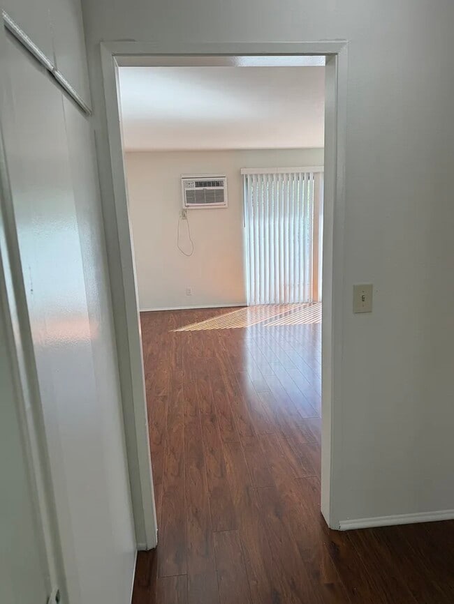 Foto del edificio - 14551 Vose St