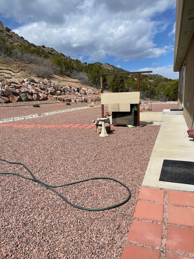 Foto del edificio - 422 Storm Ridge Dr