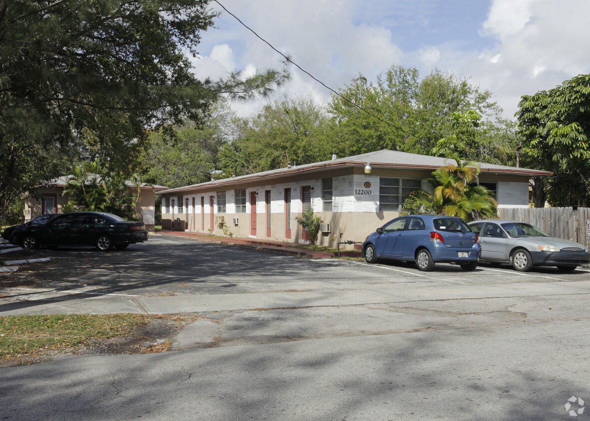 Primary Photo - 12200 NE 8th Ave