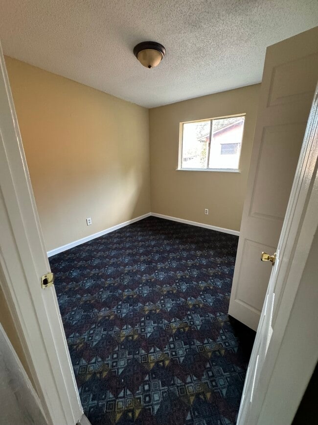 Building Photo - 6119 Dora St