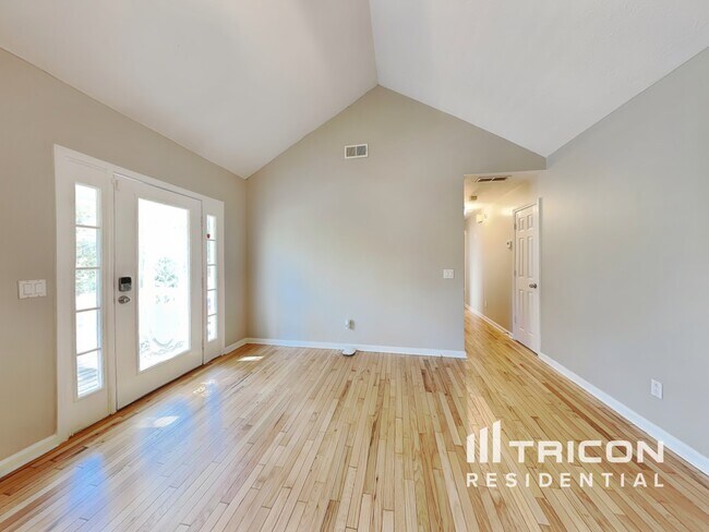 Foto del edificio - 55 Lakefront Dr