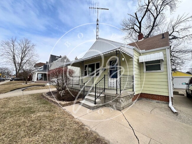 Building Photo - West Toledo 3-Bedroom Gem on Kingsbury Ave...