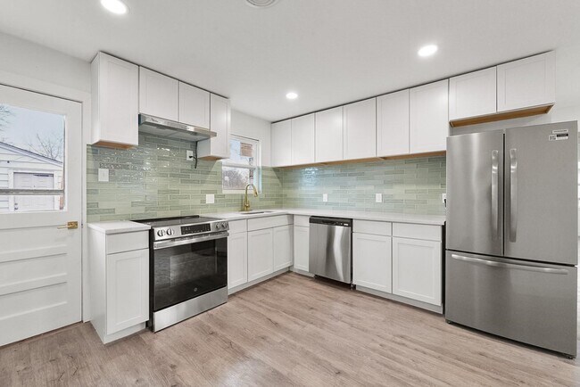 Building Photo - 2655 Larry Dr