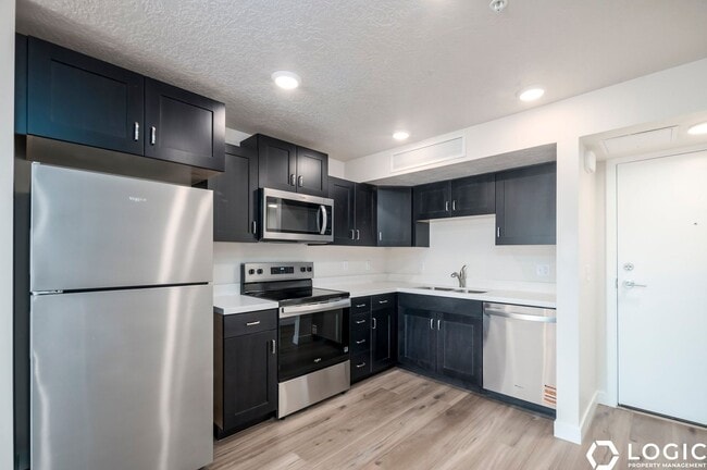 Building Photo - 1032 E 400 S