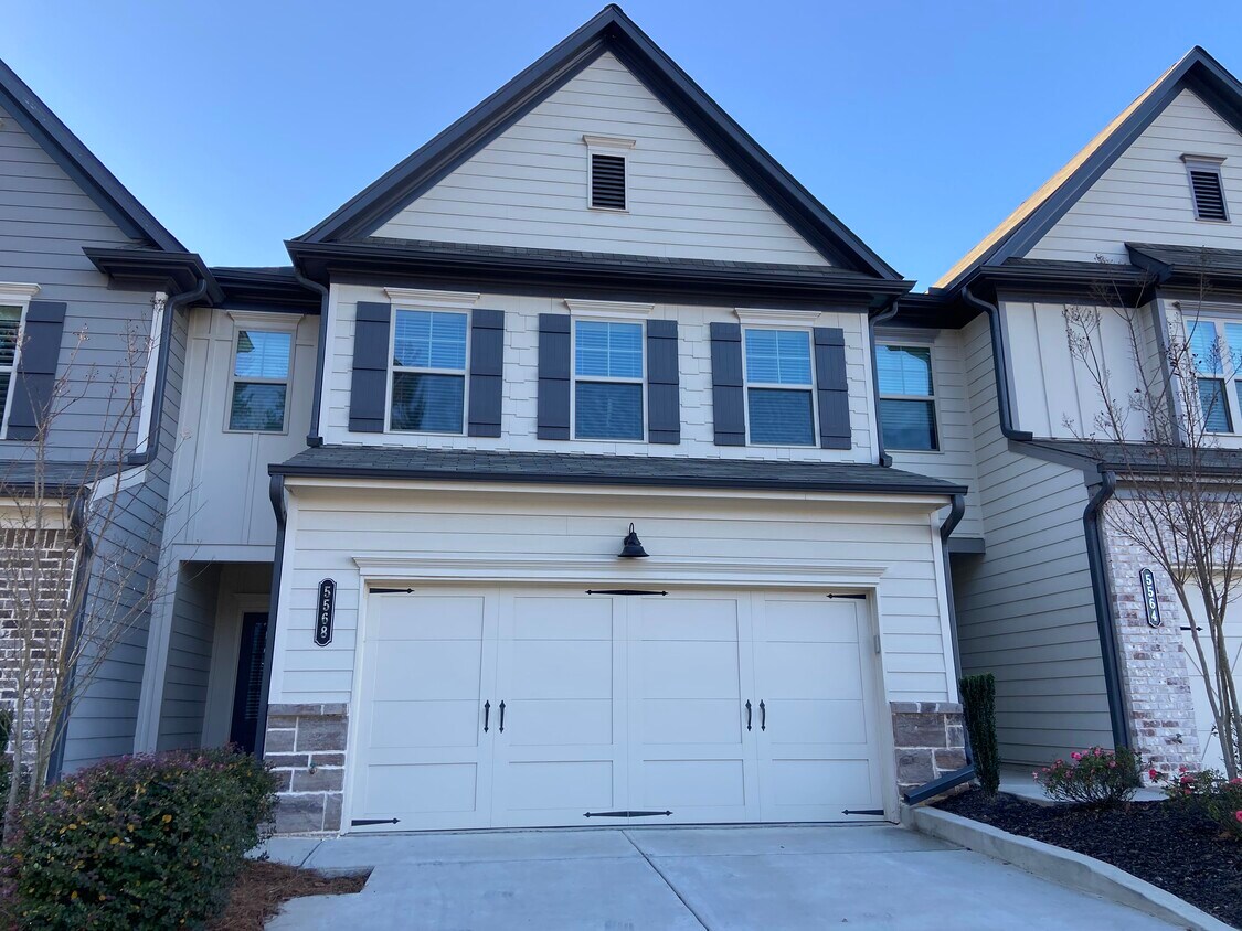5568 Garens Way, Flowery Branch, GA 30542 Townhome Rentals in Flowery
