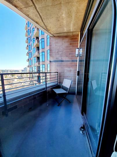 Foto del edificio - 8100 E Union Ave