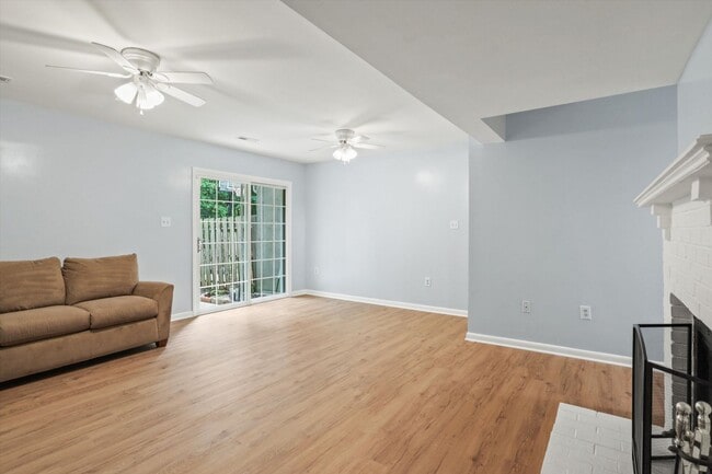 Building Photo - Charming 3-Level Townhouse with Modern Upg...