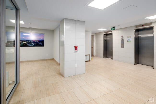 Elevators - 2550 Kingston