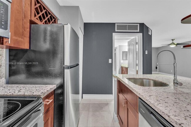 Foto del edificio - 2880 N Oakland Forest Dr