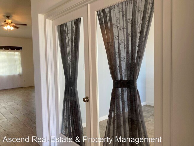 Foto del edificio - 4 br, 2 bath House - 9826 Alondra Dr