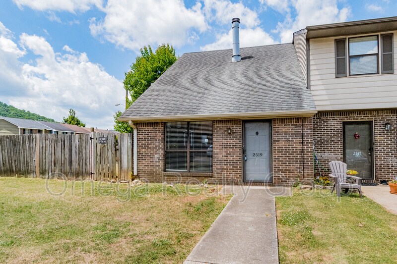 Primary Photo - 2519 Hampstead Dr