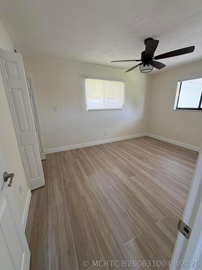 Foto del edificio - 10928 SW 2nd St