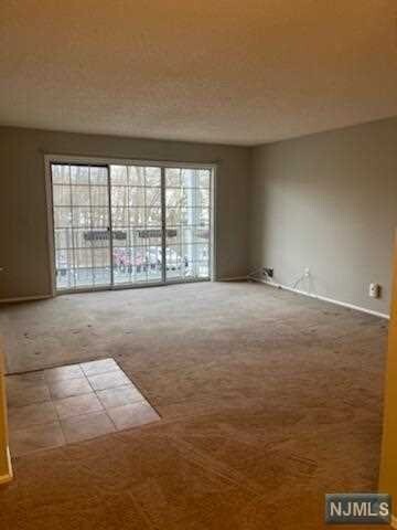 Building Photo - 912 Tuliptree Ct