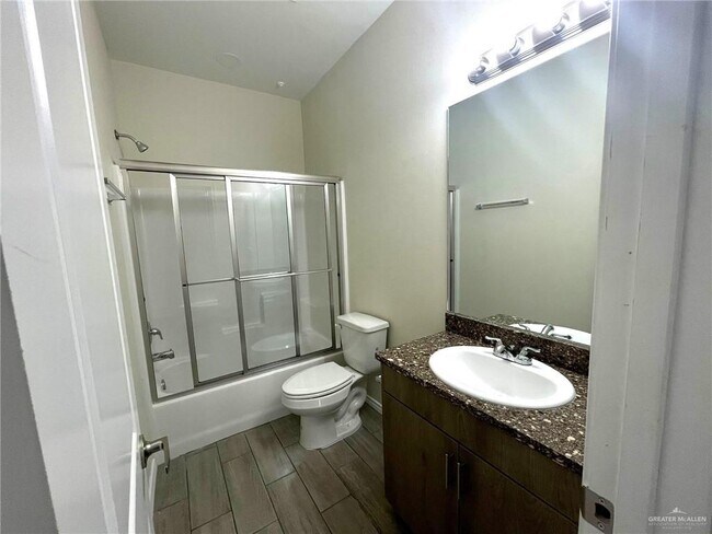 Foto del edificio - 5106 N Hiawatha Dr