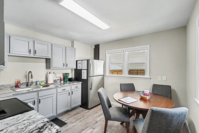 Foto del edificio - 102 E Home Ave