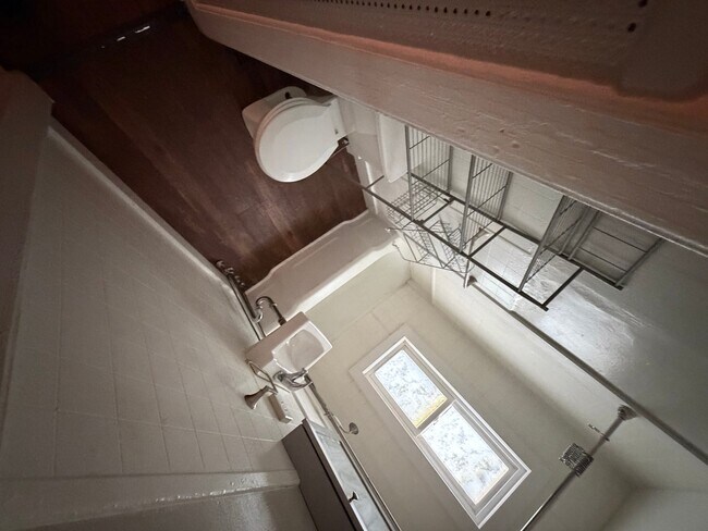 Foto del edificio - 257 E College Ave