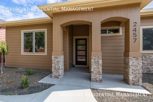 Building Photo - 2457 N Ashgrove Ln