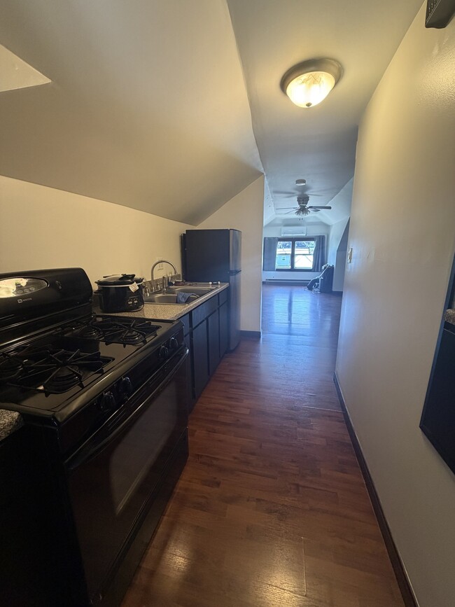 Photo - 52 Chambly Ave (Warwick, RI) Apartment