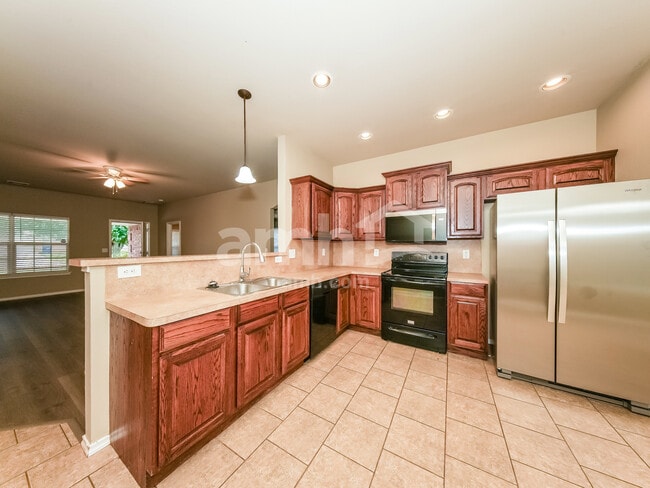 Foto del edificio - 613 E Juniper Ln