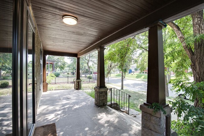 Building Photo - 1609 Elliot Ave
