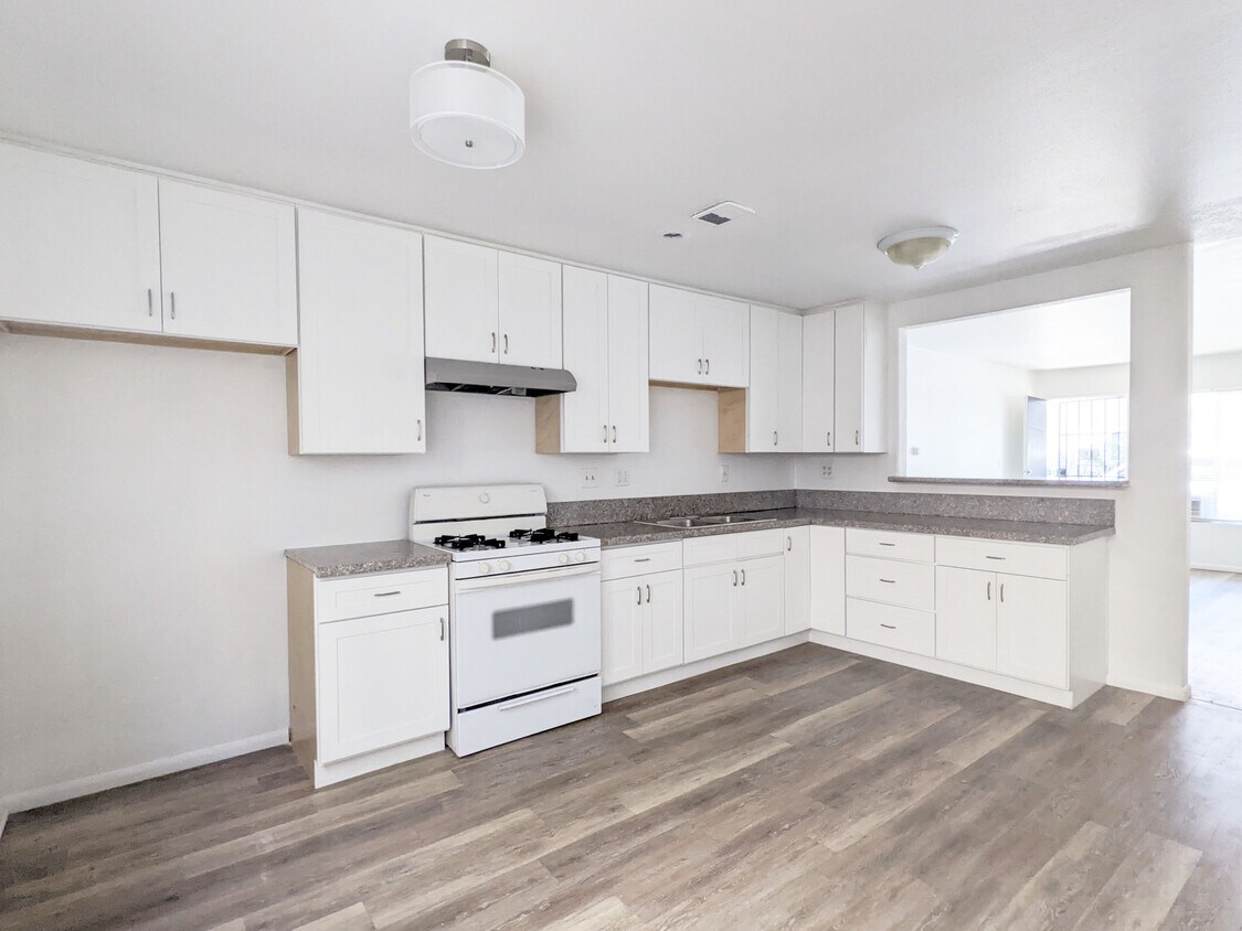 Foto principal - 263 S Lemon St