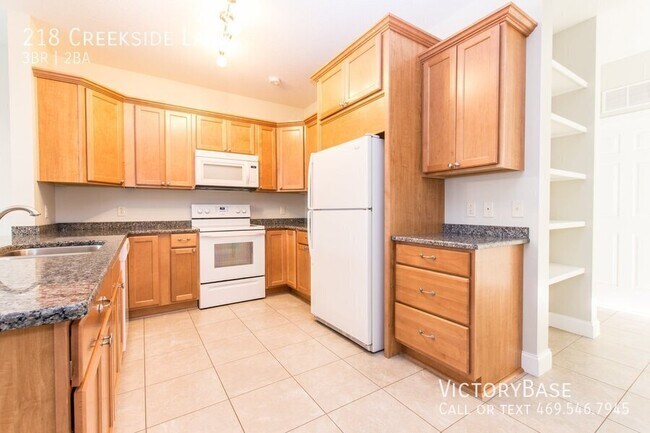 Foto del edificio - 218 Creekside Ln