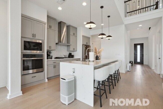 Building Photo - Spacious 5BR House in Buda