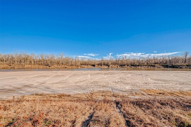 Foto del edificio - 492 Trinity Rd