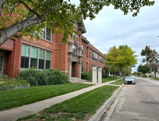 Building Photo - 1223 N 9th St