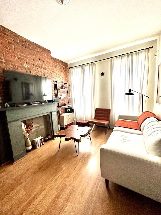 Building Photo - 353 7th St